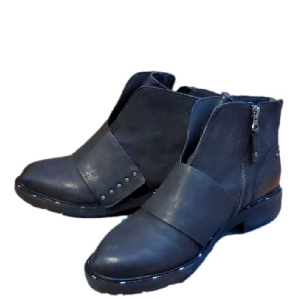 ❌NIB OTOT BLACK BOOTIES